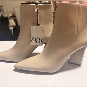 Zara Women's Beige Heeled Boots